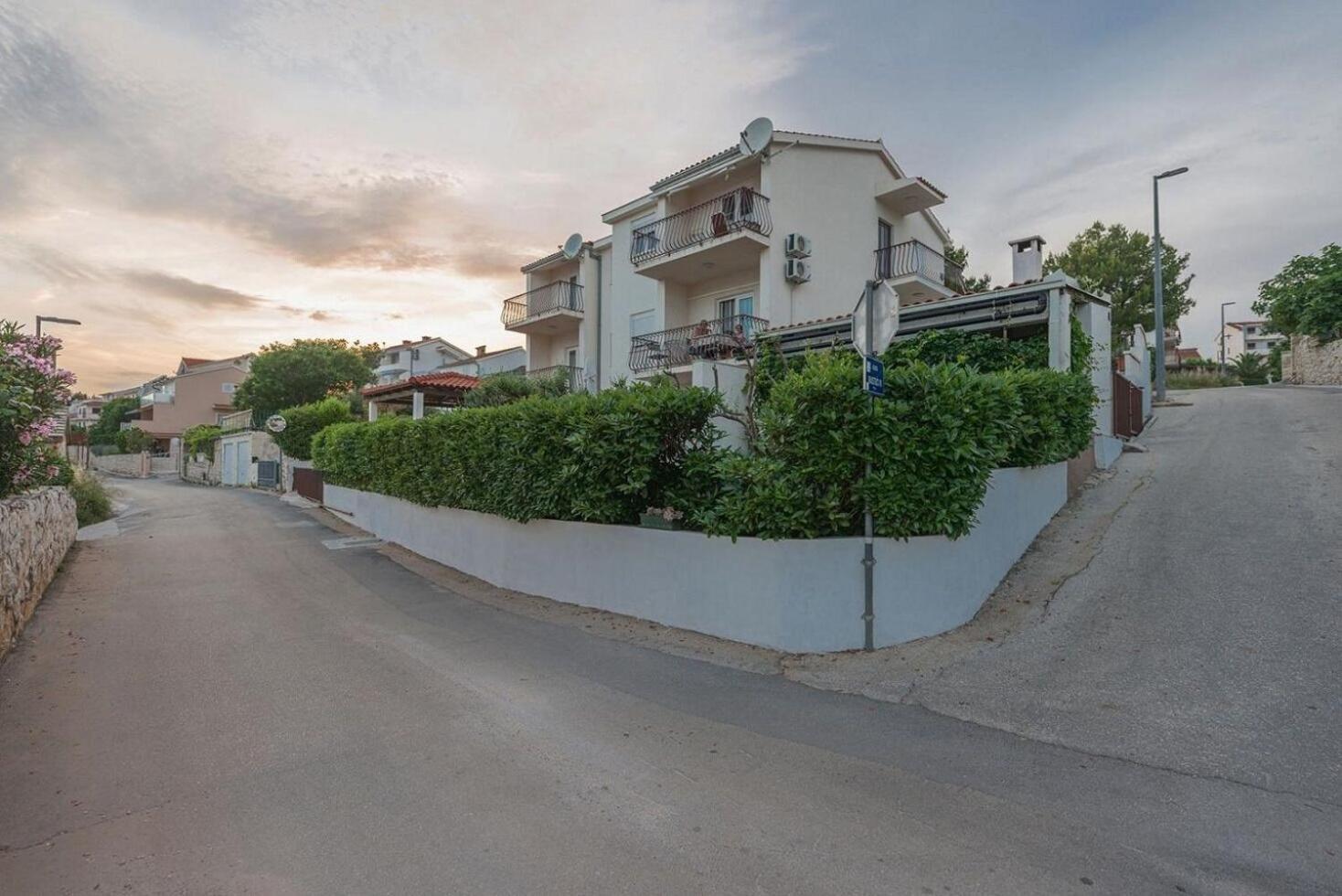 Apartments Brane - 100M From The Beach Trogir Dış mekan fotoğraf